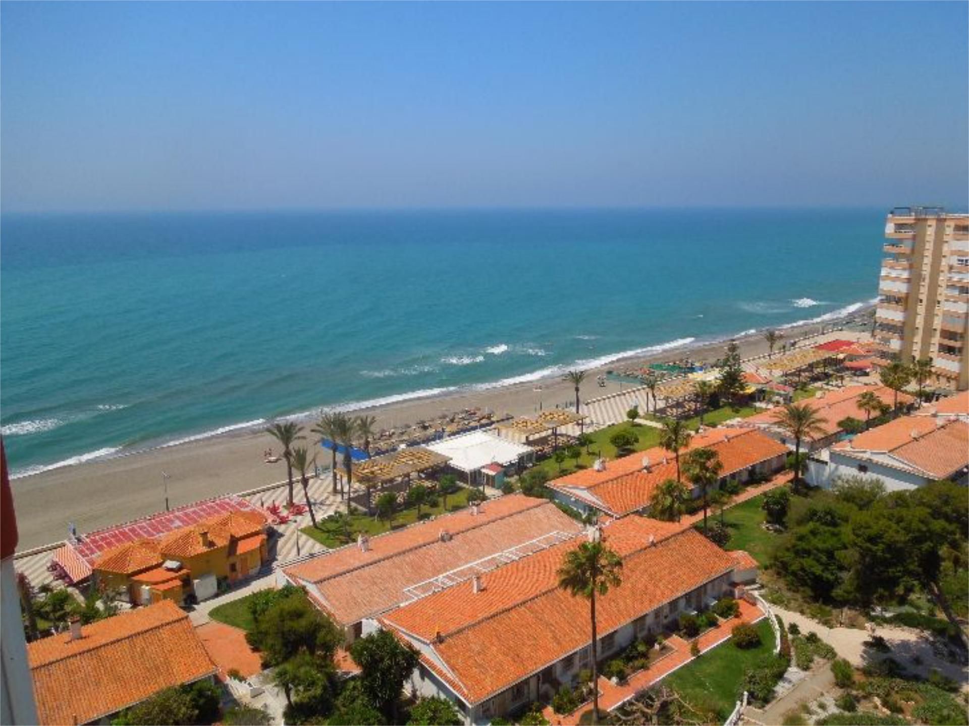 Vista exterior de Estudi en venda en Torrox amb Terrassa i Piscina