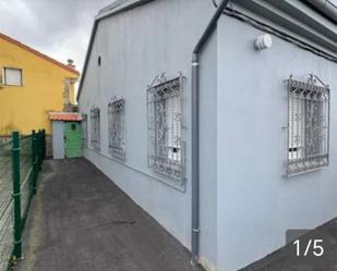 Vista exterior de Casa adosada en venda en Avilés amb Traster