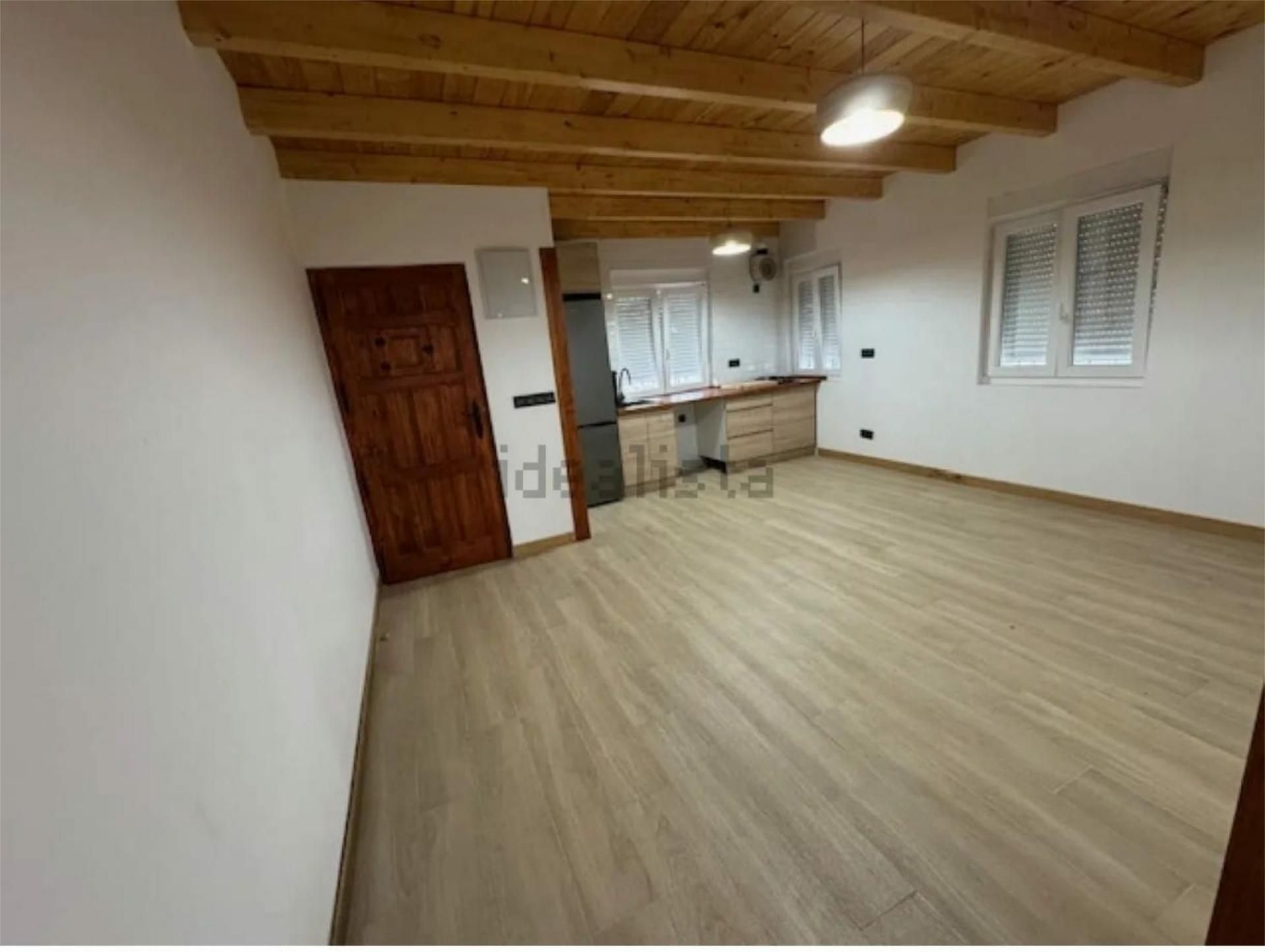 Casa adosada en venda en Avilés amb Traster