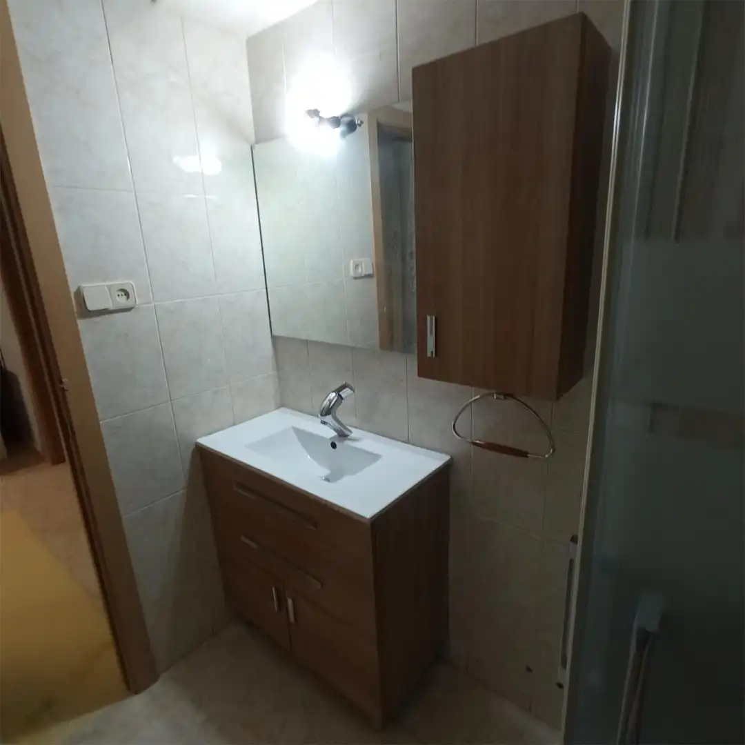 Bathroom of Flat for rent in Albacete  with Air Conditioner, Heating and Parquet flooring