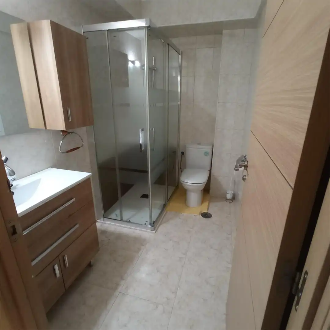 Bathroom of Flat for rent in Albacete  with Air Conditioner, Heating and Parquet flooring