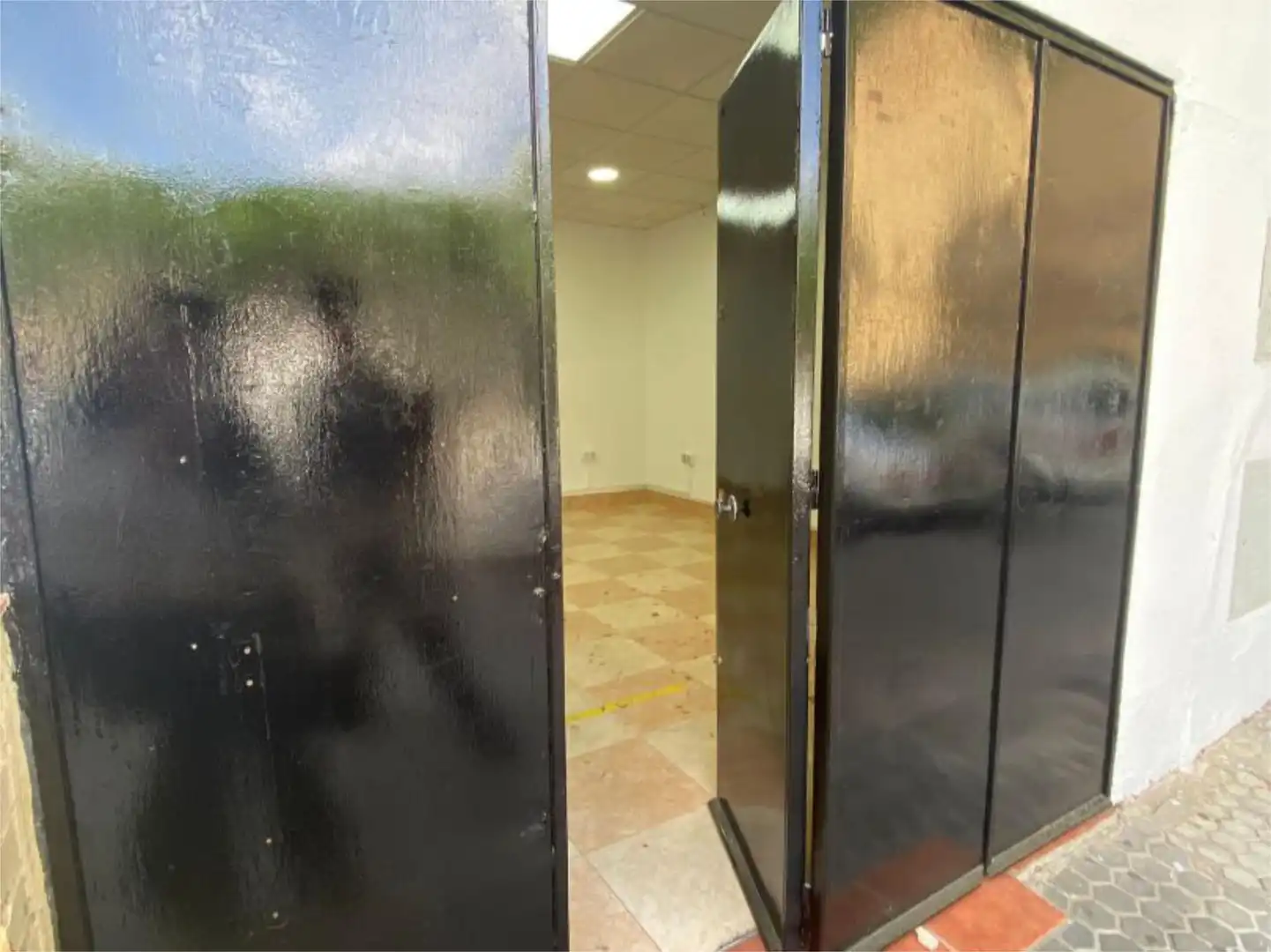 Commercial properties for rent in Calle Puerto de Envalira, 8, Juan XXIII - Rochelambert Commercial properties for rent in Sevilla