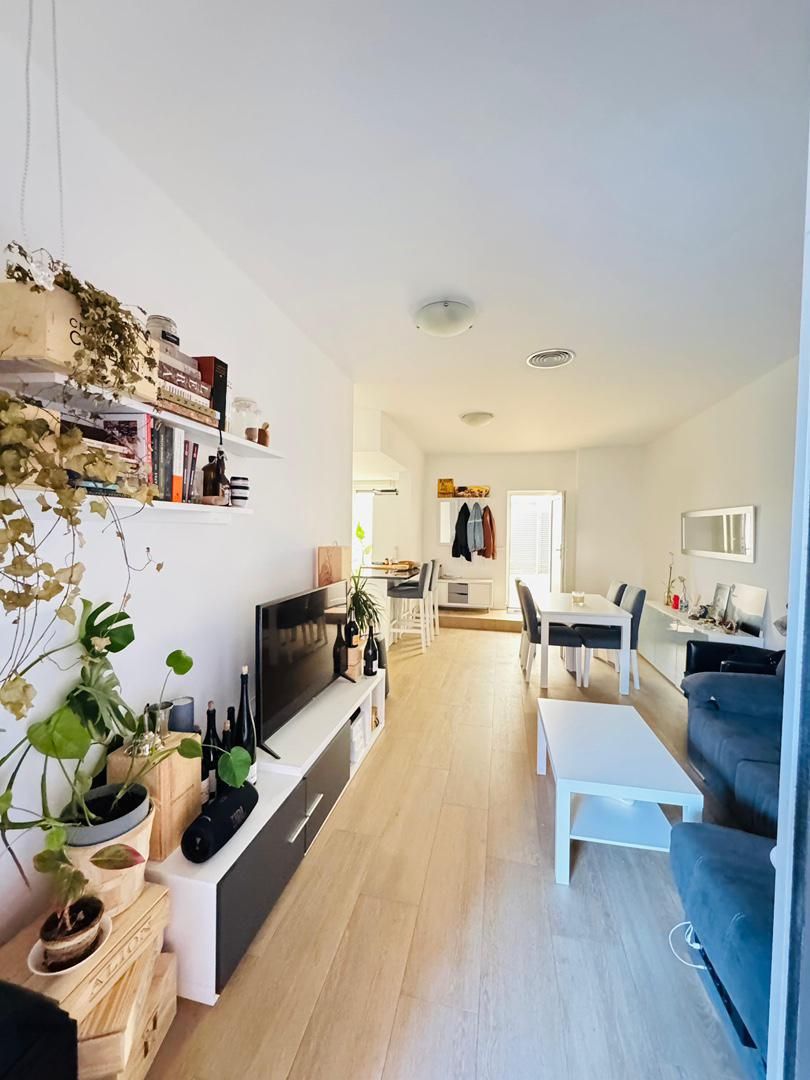 Sala d'estar de Planta baixa per a compartir en  Madrid Capital amb Jardí privat, Terrassa i Videoporter