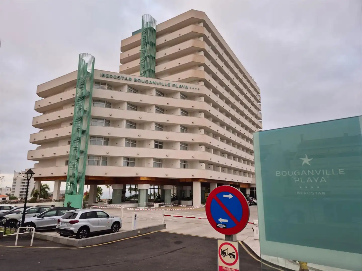 Commercial properties for rent in Lugar Urbanizacion San Eugenio, San Eugenio Bajo Exterior view of Commercial properties for rent in Adeje