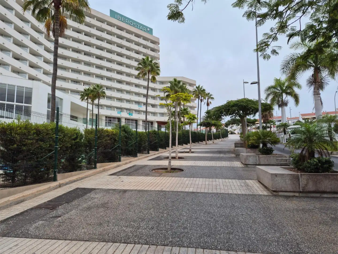 Commercial properties for rent in Lugar Urbanizacion San Eugenio, San Eugenio Bajo Exterior view of Commercial properties for rent in Adeje