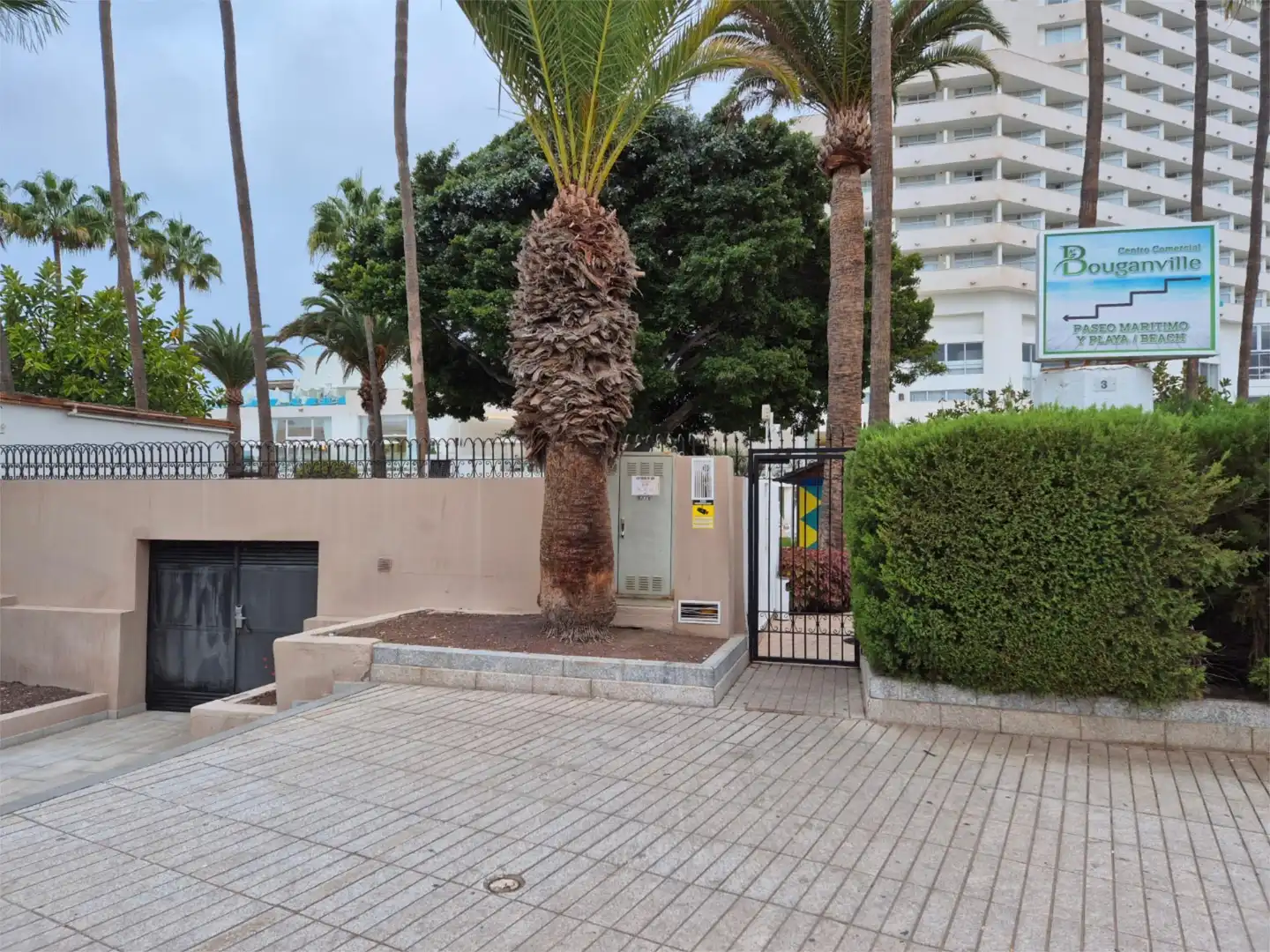 Commercial properties for rent in Lugar Urbanizacion San Eugenio, San Eugenio Bajo Parking of Commercial properties for rent in Adeje