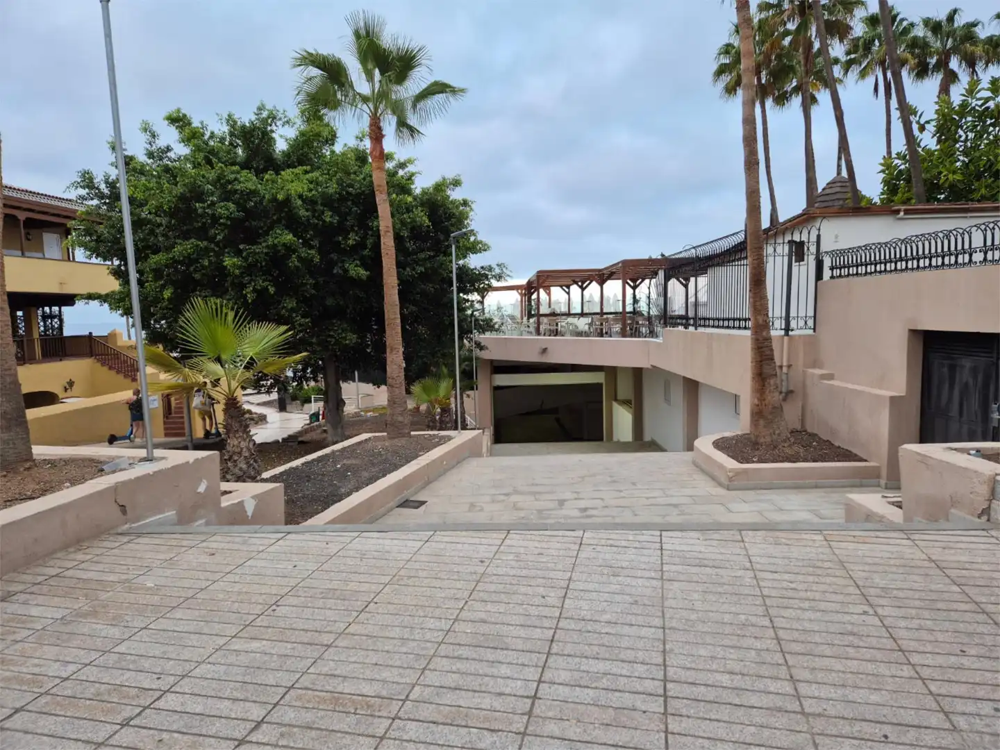 Commercial properties for rent in Lugar Urbanizacion San Eugenio, San Eugenio Bajo Exterior view of Commercial properties for rent in Adeje