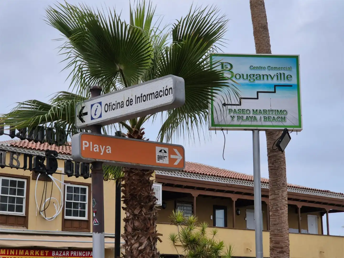 Commercial properties for rent in Lugar Urbanizacion San Eugenio, San Eugenio Bajo Exterior view of Commercial properties for rent in Adeje