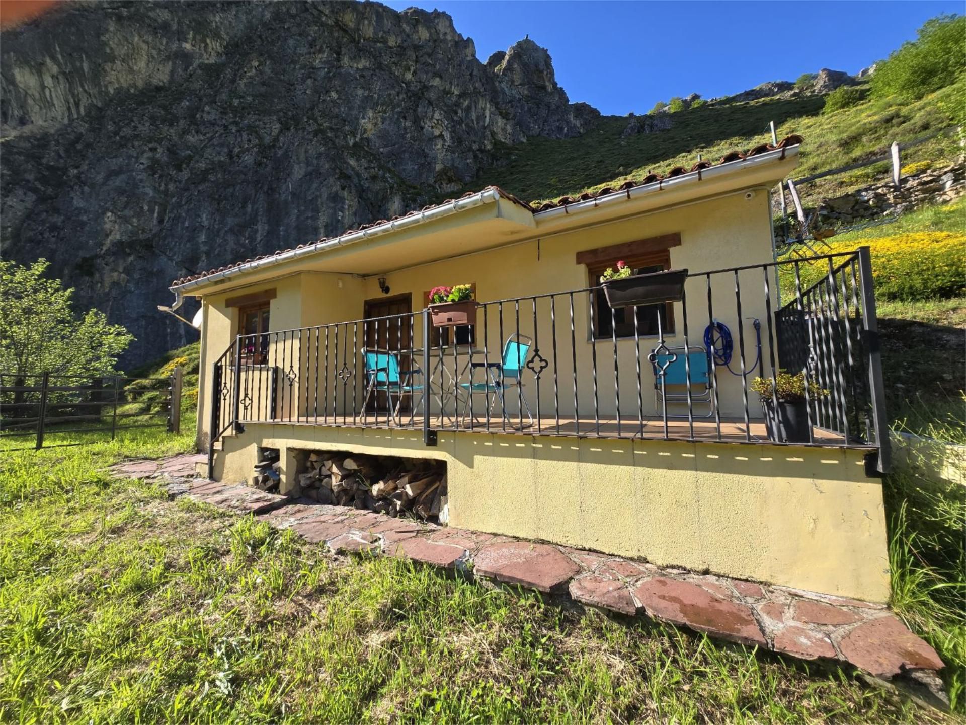 Exterior view of Flat for sale in Aller  with Heating, Private garden and Parquet flooring