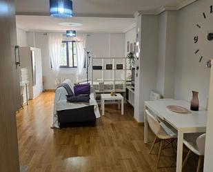 Sala d'estar de Pis de lloguer en Salamanca Capital amb Calefacció, Parquet i Moblat