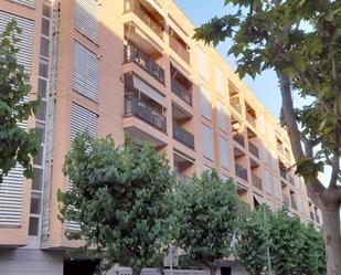 Vista exterior de Pis en venda en Santa Perpètua de Mogoda amb Terrassa