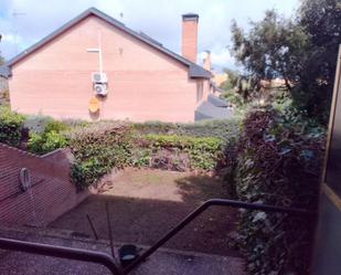 Garten von Einfamilien-Reihenhaus miete in Galapagar mit Heizung, Privatgarten und Terrasse