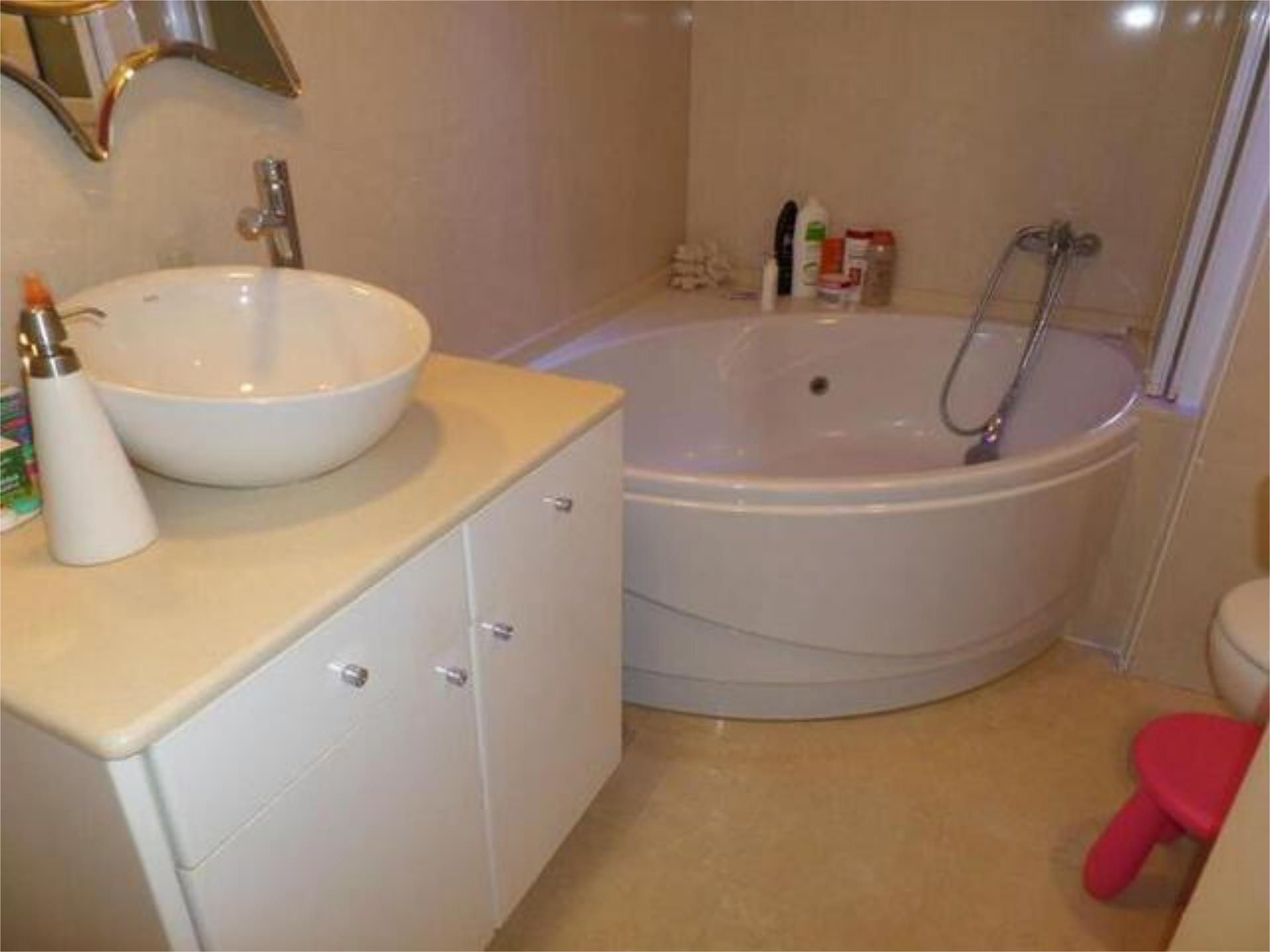Bany de Apartament de lloguer en Sitges amb Terrassa i Piscina