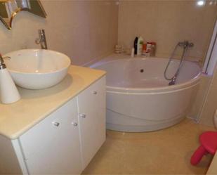 Bany de Apartament de lloguer en Sitges amb Calefacció, Jardí privat i Terrassa