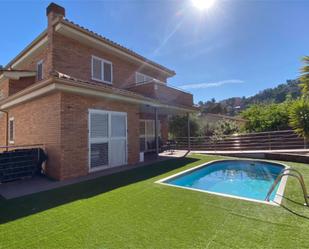 Piscina de Casa o xalet en venda en Vallirana amb Aire condicionat, Terrassa i Piscina