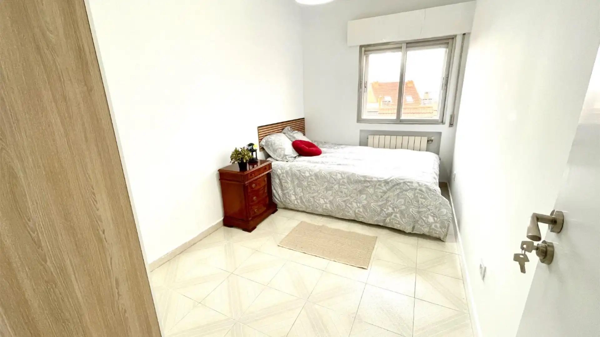 Habitación en Calle de Santa Julia, 18, San Diego Habitación de Piso para compartir en Madrid Capital con Calefacción, Parquet y Terraza