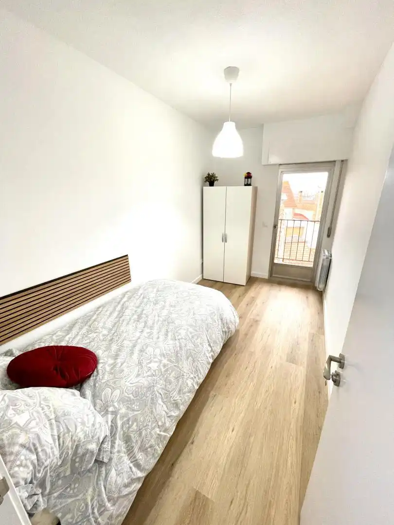 Habitació a Calle de Santa Julia, 18, San Diego Dormitori de Àtic per a compartir en Madrid amb Calefacció, Parquet i Terrassa