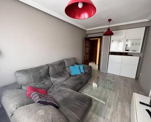 Sala d'estar de Pis de lloguer en Oviedo  amb Calefacció, Moblat i Rentadora