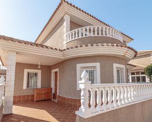 Vista exterior de Casa o xalet en venda en Torrevieja amb Aire condicionat, Terrassa i Piscina