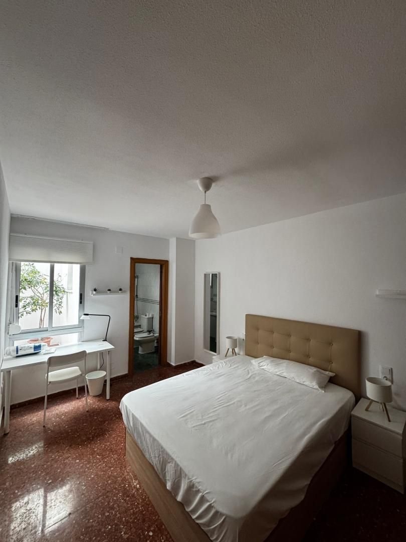 Bedroom of Flat to share in  Valencia Capital  with Terrace, Furnished and Washing machine