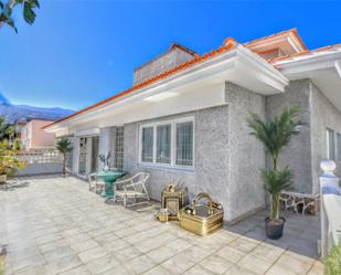Vista exterior de Casa o xalet en venda en Puerto de la Cruz amb Jardí privat, Terrassa i Traster