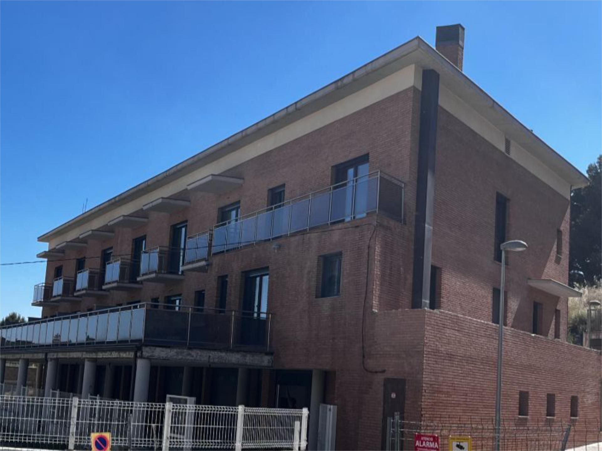 Vista exterior de Pis en venda en Cervera amb Jardí privat, Parquet i Terrassa