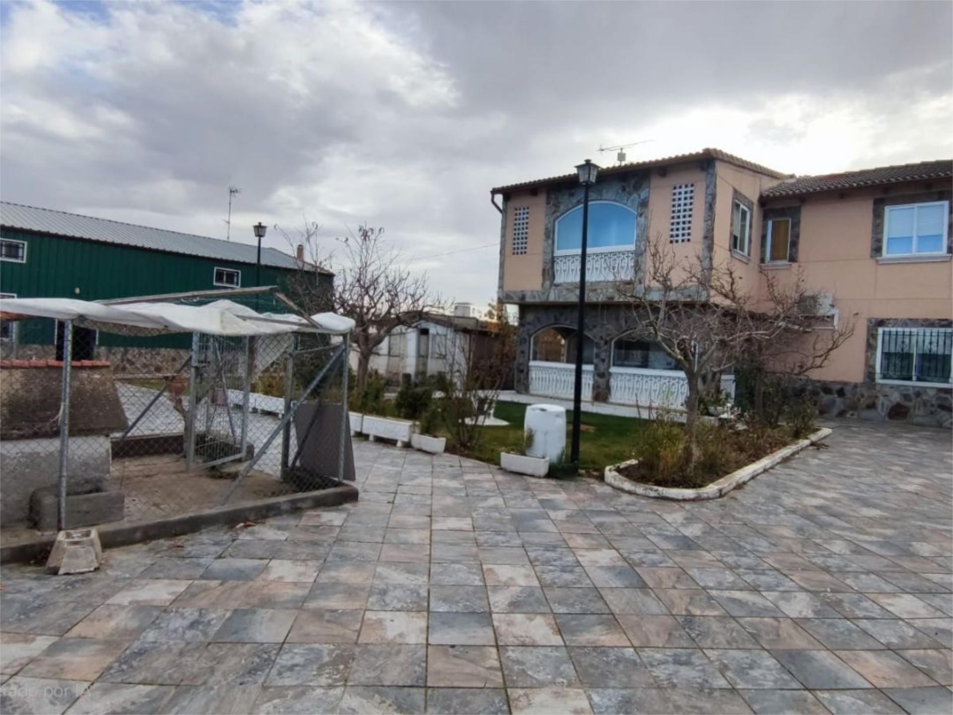 Vista exterior de Finca rústica en venda en Calvarrasa de Abajo amb Calefacció, Jardí privat i Terrassa