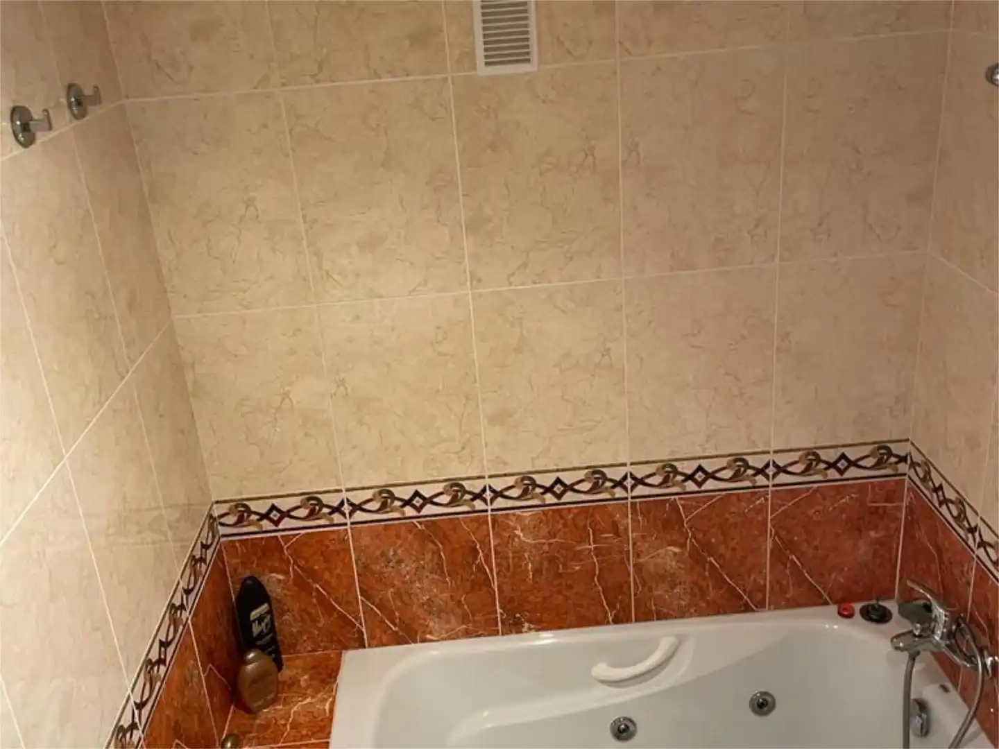 Flat for rent in Carrer Amplaries, 35, Vista Mar Bathroom of Flat for rent in Oropesa del Mar / Orpesa with Air Conditioner, Private garden and Terrace