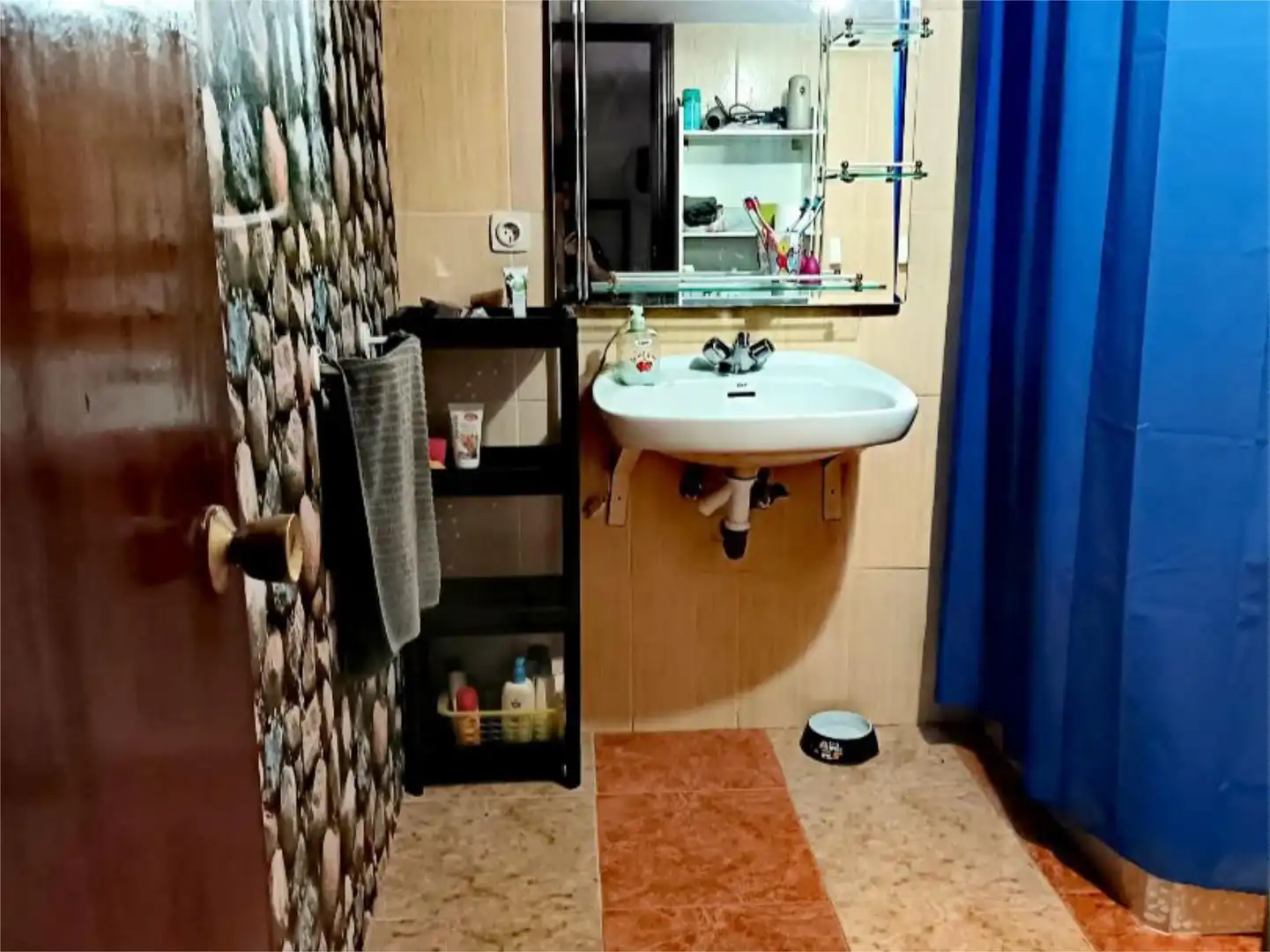 Houses for sale in Plaza del Pilar, Hinojosas de Calatrava Bathroom of Houses for sale in Hinojosas de Calatrava with Air Conditioner, Private garden and Terrace