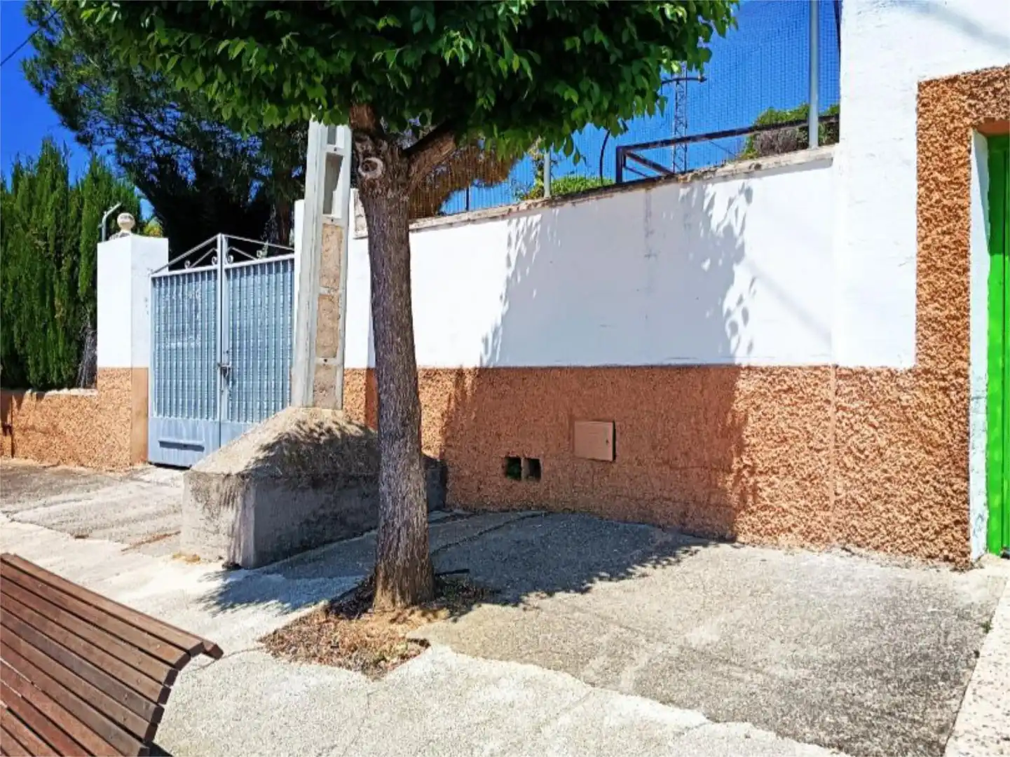 Houses for sale in Plaza del Pilar, Hinojosas de Calatrava Exterior view of Houses for sale in Hinojosas de Calatrava with Air Conditioner, Private garden and Terrace
