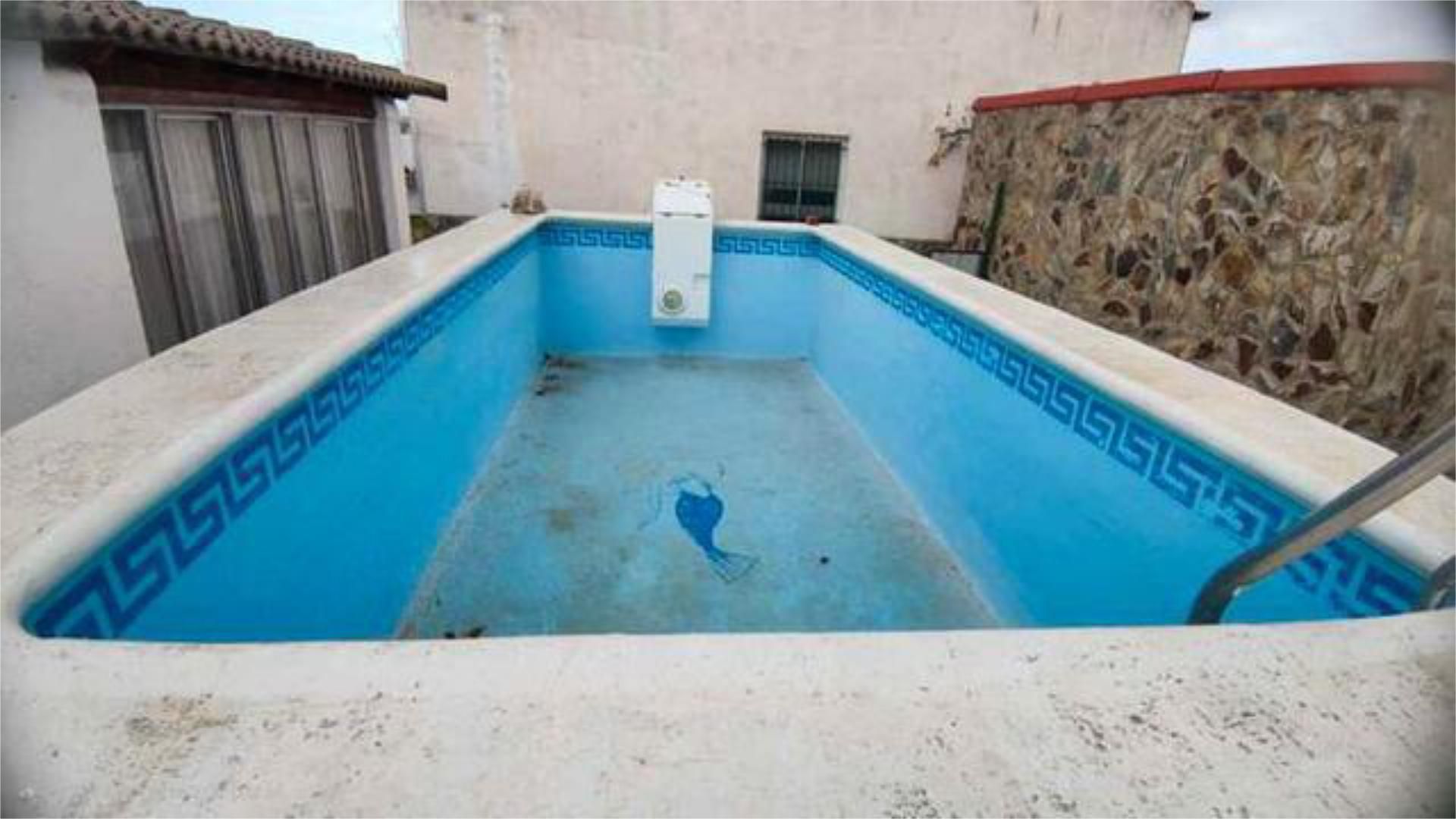 Swimming pool of Single-family semi-detached for sale in Calvarrasa de Abajo  with Heating, Private garden and Terrace
