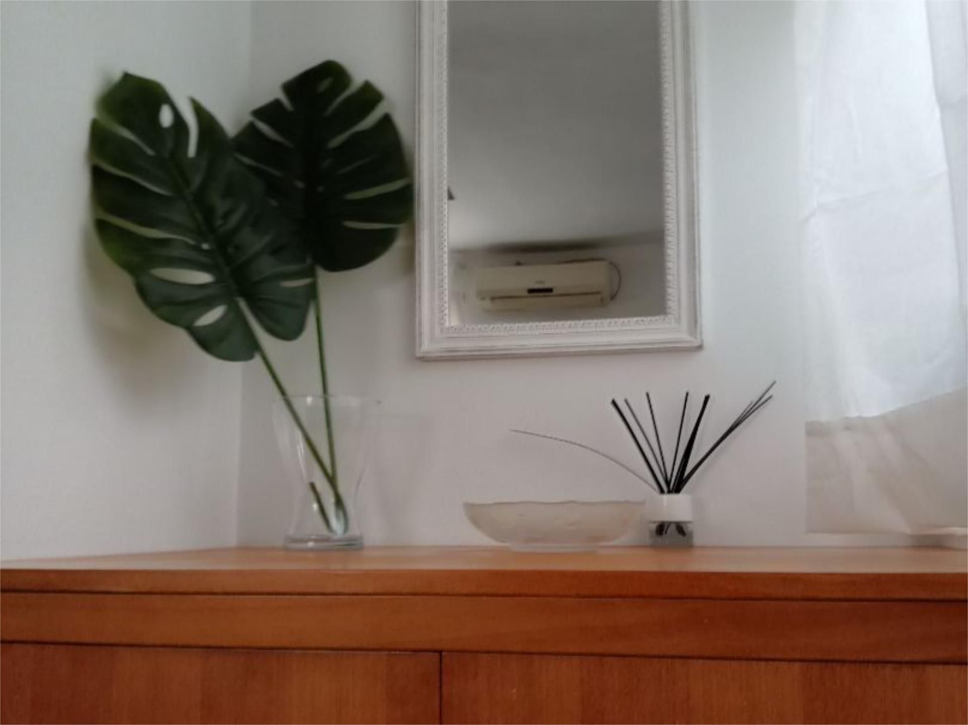 Dormitori de Apartament de lloguer en  Sevilla Capital amb Aire condicionat, Calefacció i Moblat