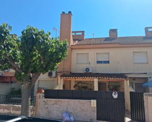 Vista exterior de Pis en venda en Algueña amb Aire condicionat, Terrassa i Balcó