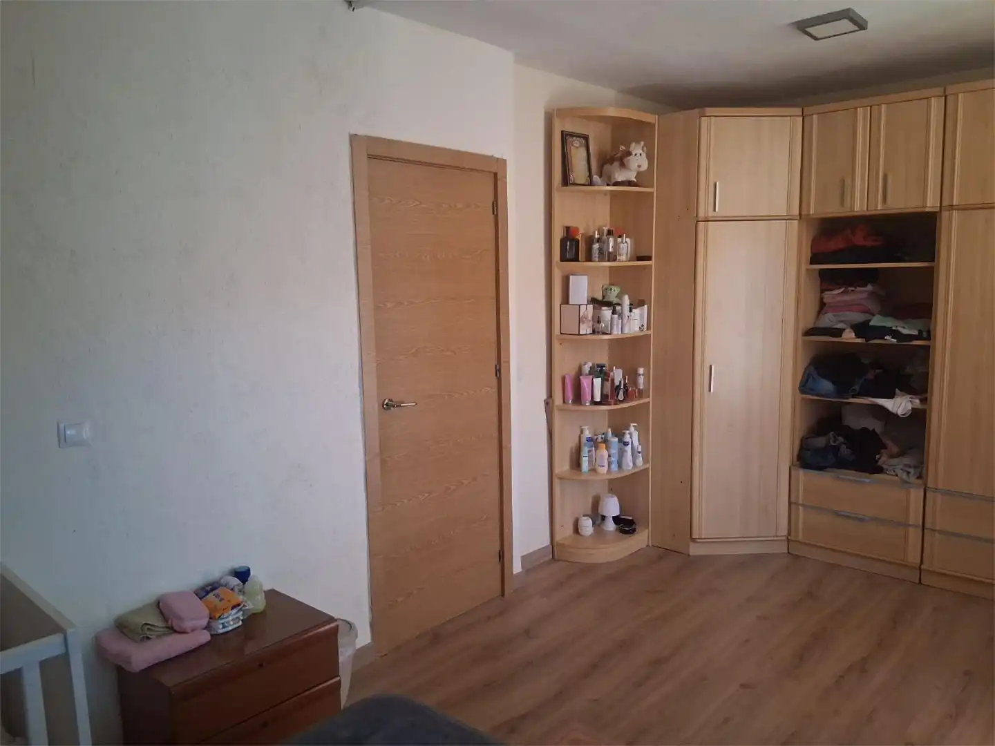 Casa o xalet en venda a Calle Santiago Apóstol, 27, Algueña Dormitori de Casa o xalet en venda en Algueña amb Aire condicionat, Jardí privat i Parquet