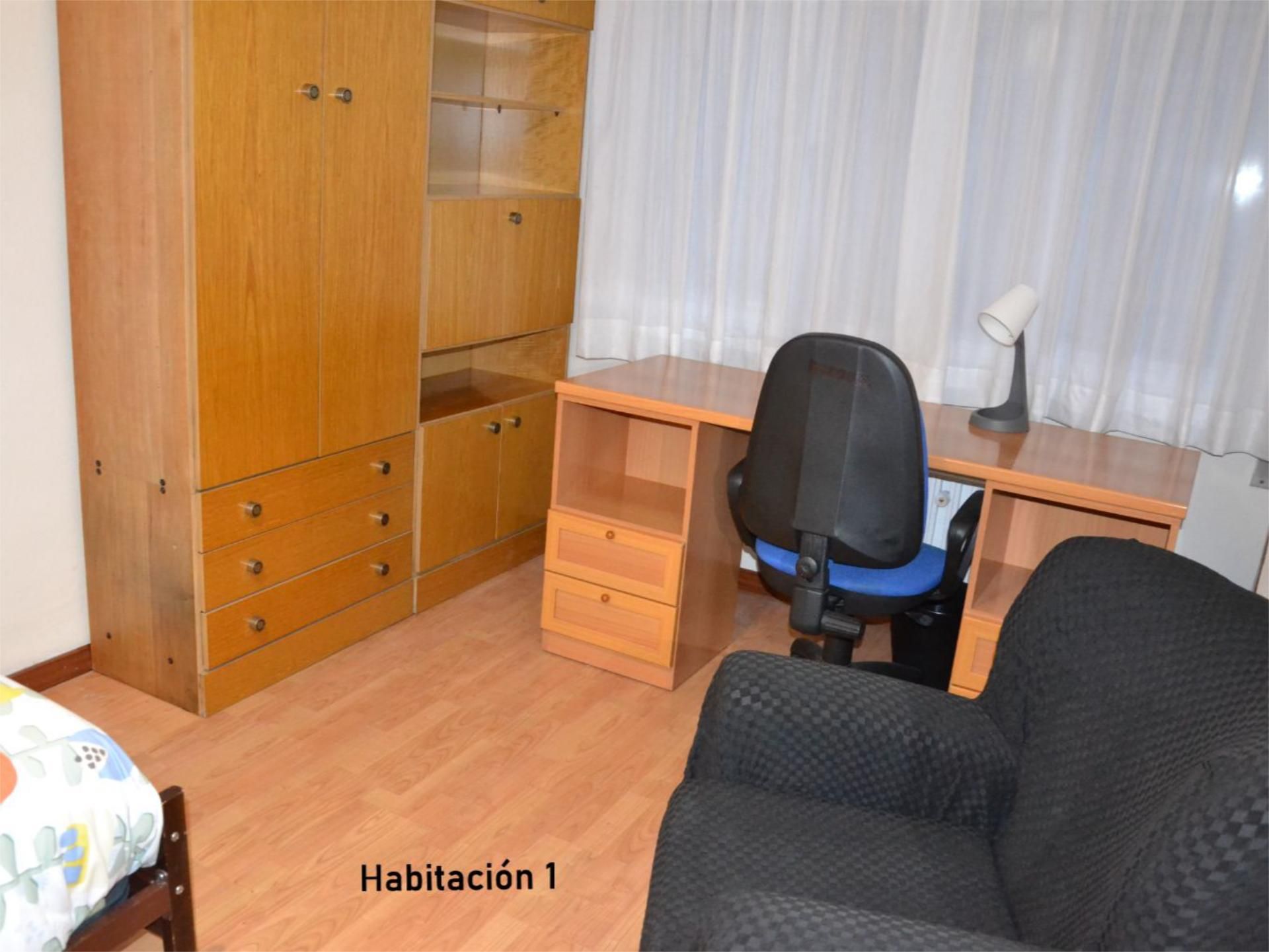 Bedroom of Flat to share in Valladolid Capital  with Heating, Parquet flooring and Terrace