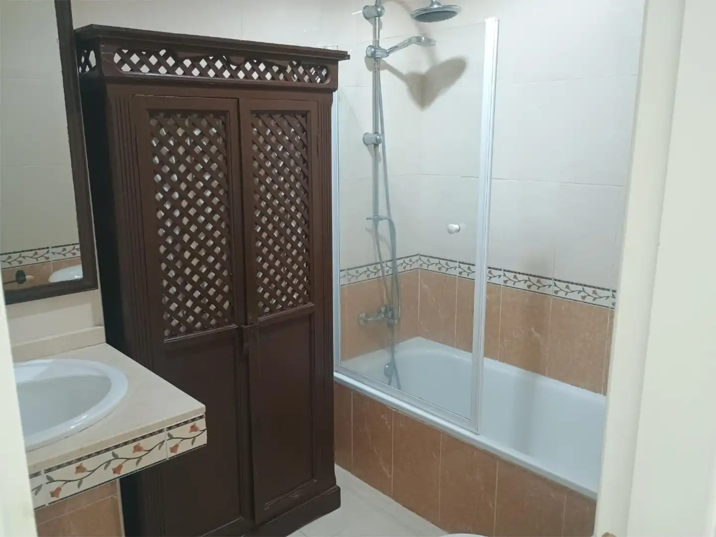 Attic for sale in Avenida Alcalde Jesús Mantaras, 7, Chapín - Campus Universitario - Navinco Bathroom of Attic for sale in Jerez de la Frontera with Air Conditioner, Terrace and Swimming Pool