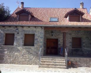 Vista exterior de Casa o xalet en venda en Sabiñánigo amb Aire condicionat, Terrassa i Balcó