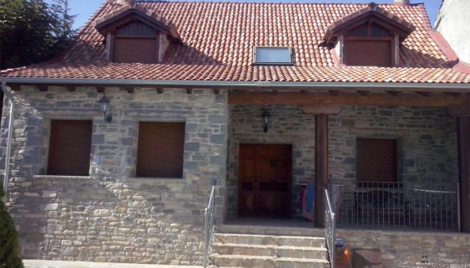 Casa o chalet en venta en Calle Endina Larrés, 5, Sabiñánigo Centro - Aurín, Huesca - imagen 1 Foto 1 de Casa o chalet en venta en Calle Endina Larrés, 5, Sabiñánigo Centro - Aurín, Huesca