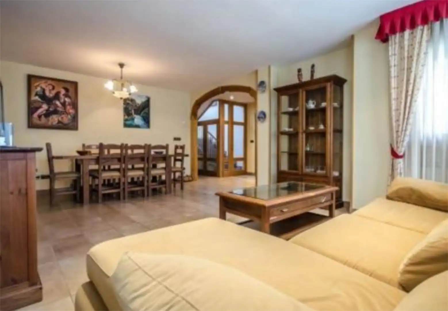 Houses for sale in Calle Endina Larrés, 5, Sabiñánigo Dining room of Houses for sale in Sabiñánigo with Air Conditioner, Terrace and Balcony