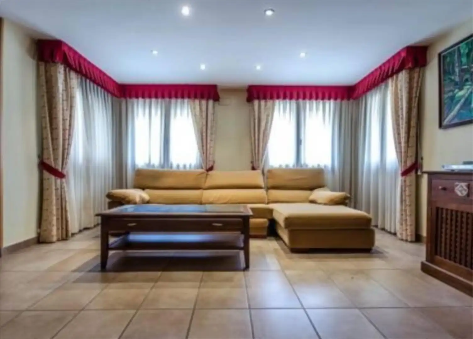 Houses for sale in Calle Endina Larrés, 5, Sabiñánigo Living room of Houses for sale in Sabiñánigo with Air Conditioner, Terrace and Balcony
