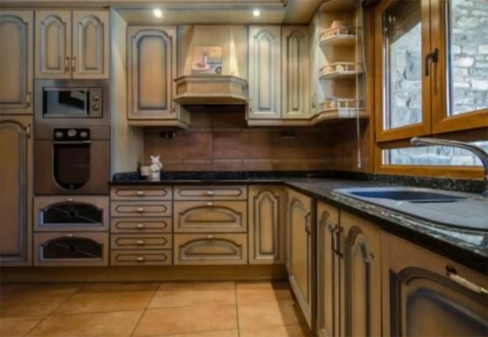 Houses for sale in Calle Endina Larrés, 5, Sabiñánigo Kitchen of Houses for sale in Sabiñánigo with Air Conditioner, Terrace and Balcony