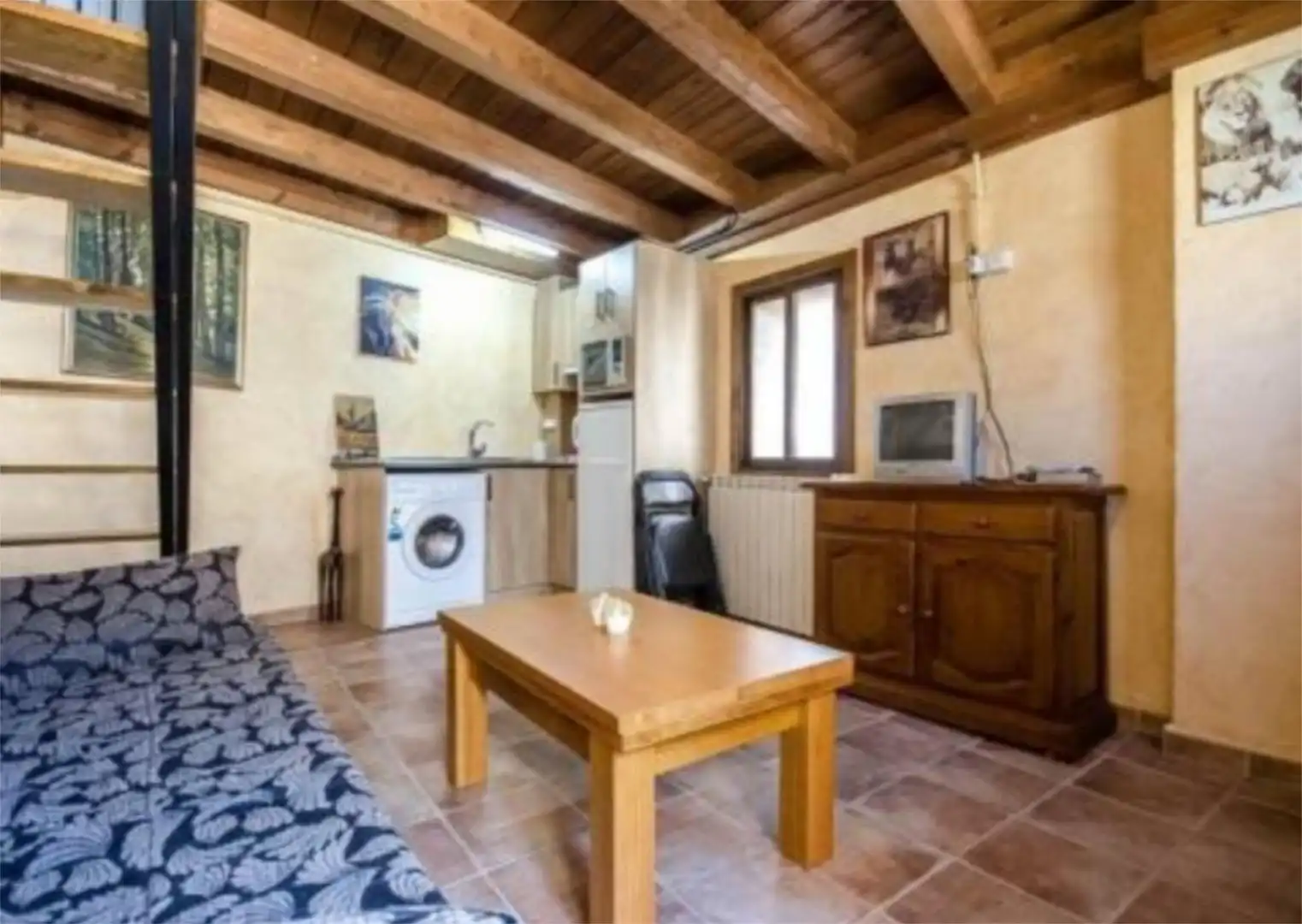 Houses for sale in Calle Endina Larrés, 5, Sabiñánigo Living room of Houses for sale in Sabiñánigo with Air Conditioner, Terrace and Balcony