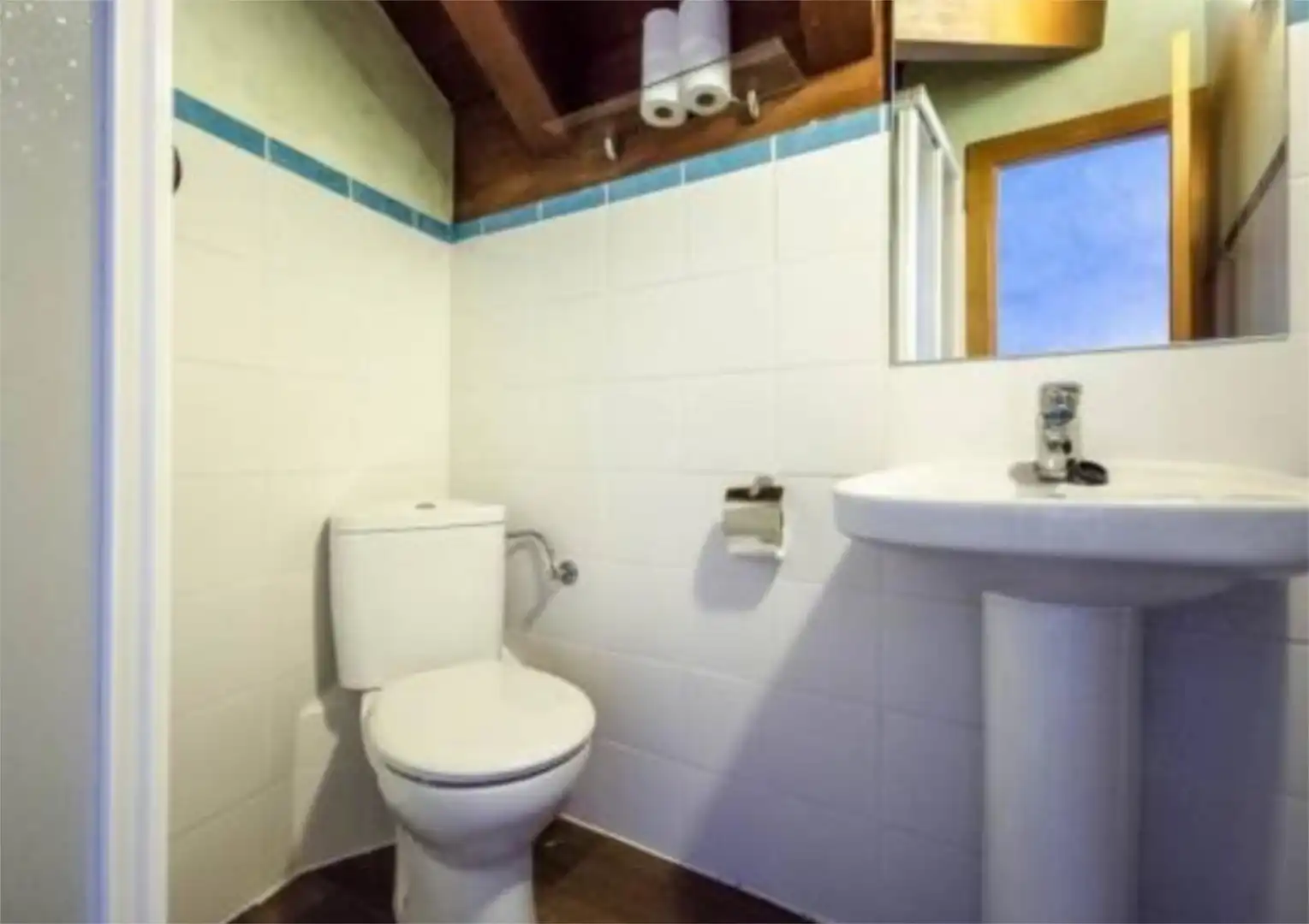 Houses for sale in Calle Endina Larrés, 5, Sabiñánigo Bathroom of Houses for sale in Sabiñánigo with Air Conditioner, Terrace and Balcony