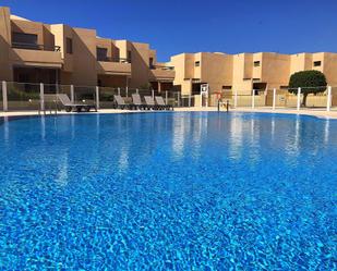 Piscina de Casa adosada en venda en Granadilla de Abona amb Aire condicionat, Terrassa i Piscina