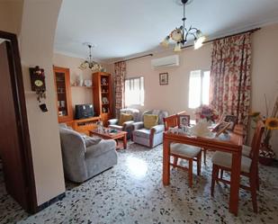 Sala d'estar de Pis de lloguer en Dos Hermanas amb Aire condicionat