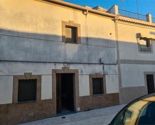 Vista exterior de Casa o xalet en venda en Casar de Cáceres amb Terrassa