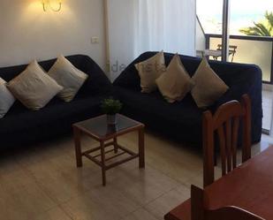 Sala d'estar de Apartament de lloguer en Puerto de la Cruz amb Jardí privat, Piscina i Moblat