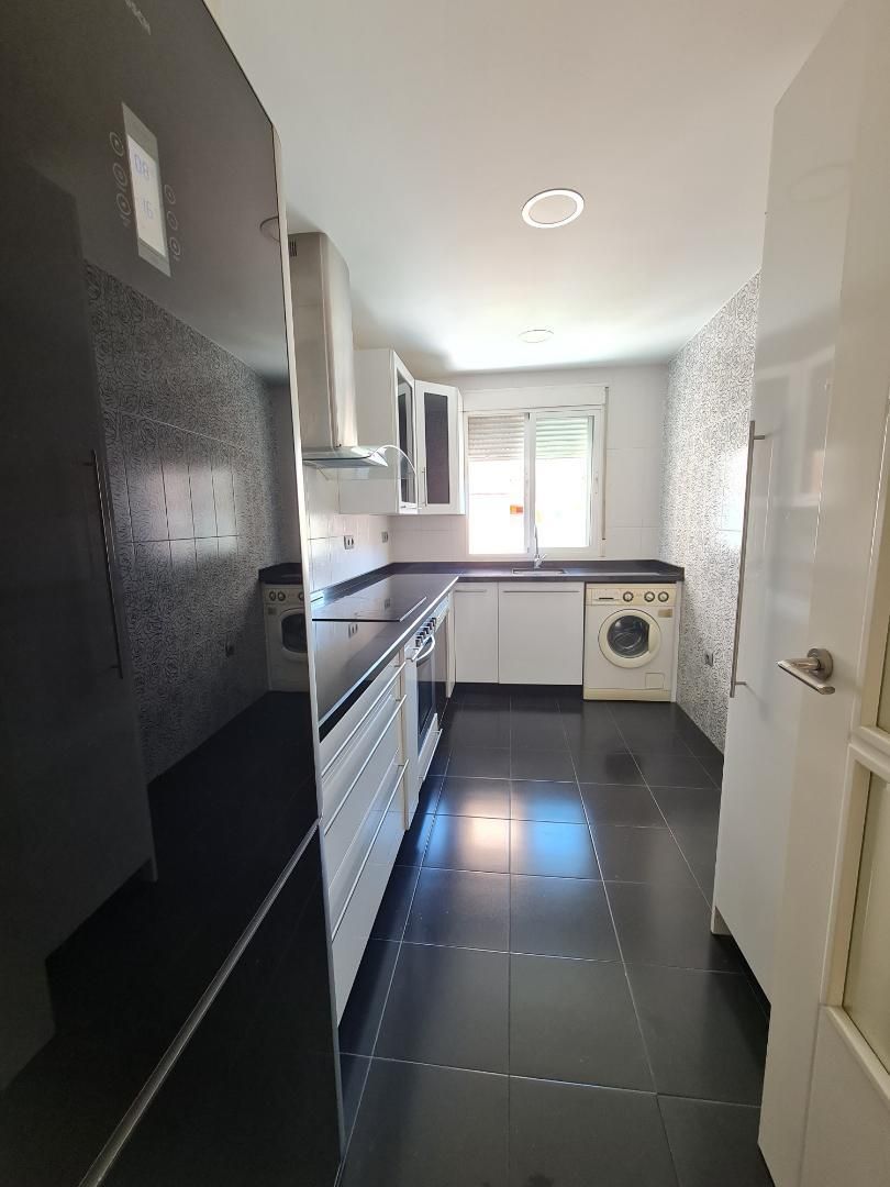 Kitchen of Flat for sale in  Granada Capital  with Air Conditioner