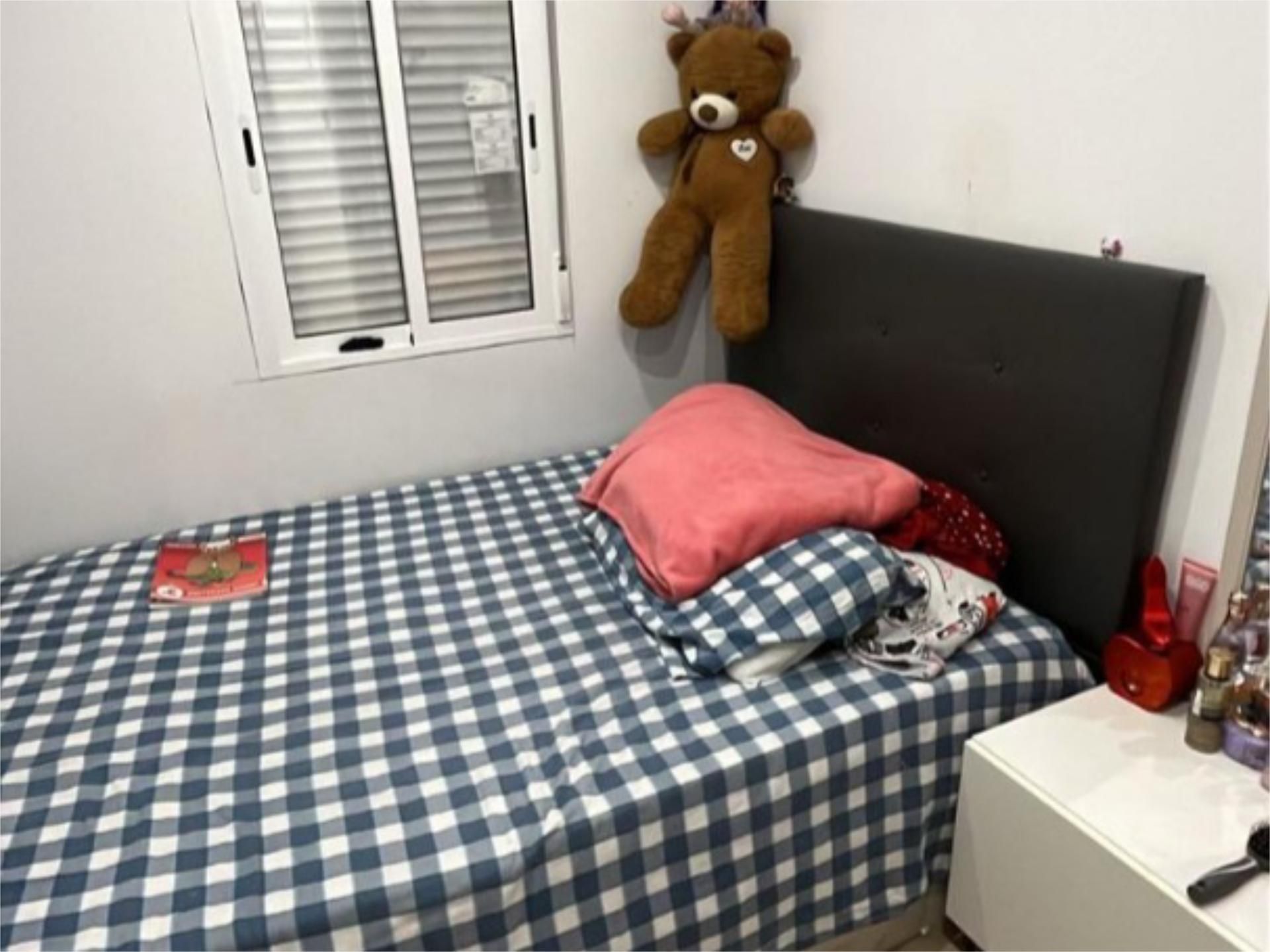 Dormitori de Pis per a compartir en Ripollet amb Aire condicionat, Calefacció i Terrassa