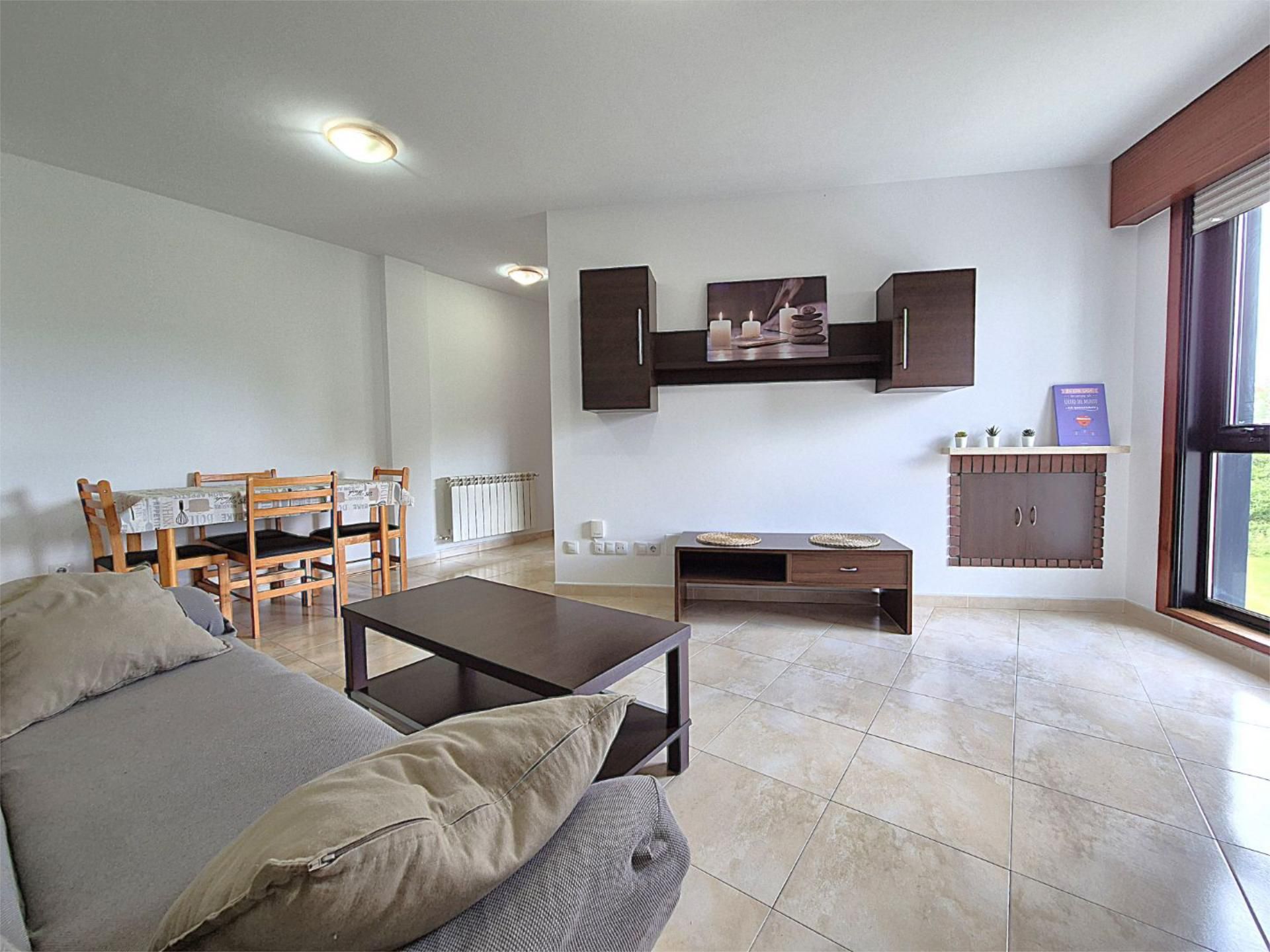 Sala d'estar de Apartament en venda en Carballo amb Calefacció, Parquet i Traster